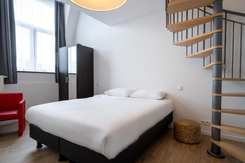 Postel nebo postele na pokoji v ubytování Beverly Hills Hotel