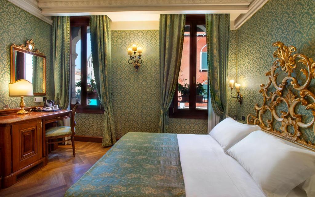 Łóżko lub łóżka w pokoju w obiekcie Palazzina Veneziana