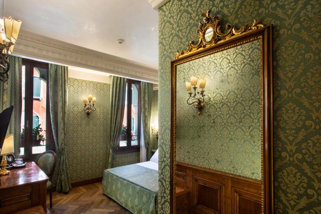 Łóżko lub łóżka w pokoju w obiekcie Palazzina Veneziana