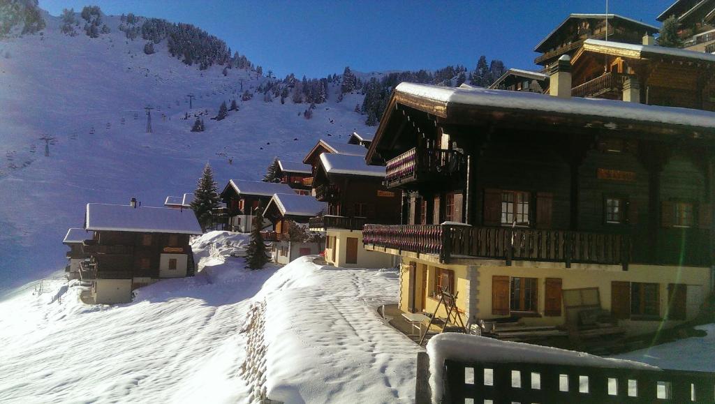Obiekt Chalet Valaisia zimą