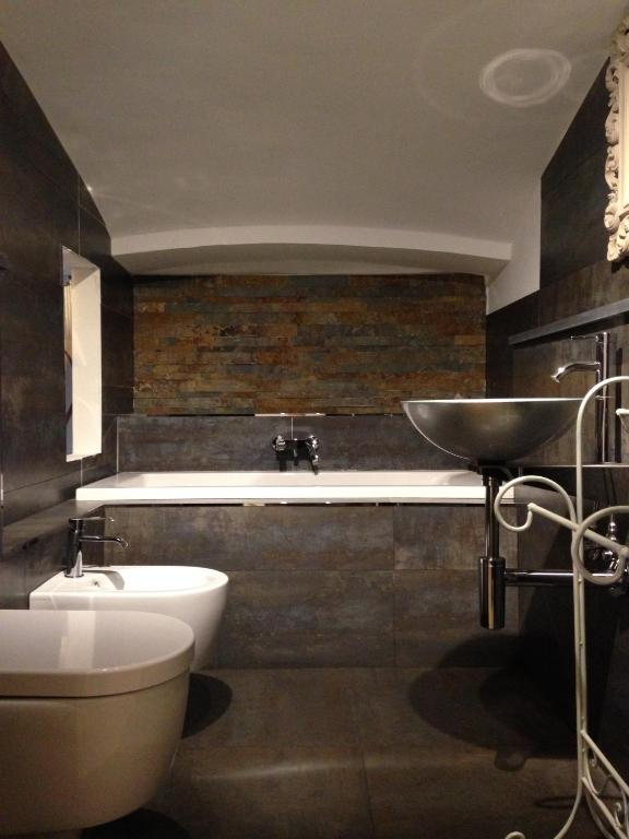 a bathroom with a sink and a toilet and a tub at B&B Torre Porta Marina in Ventimiglia