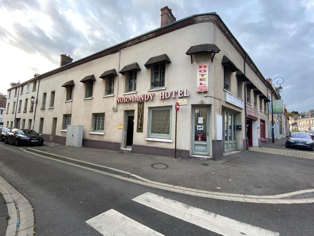 a building on the side of a street at Hotel Normandy in Dreux