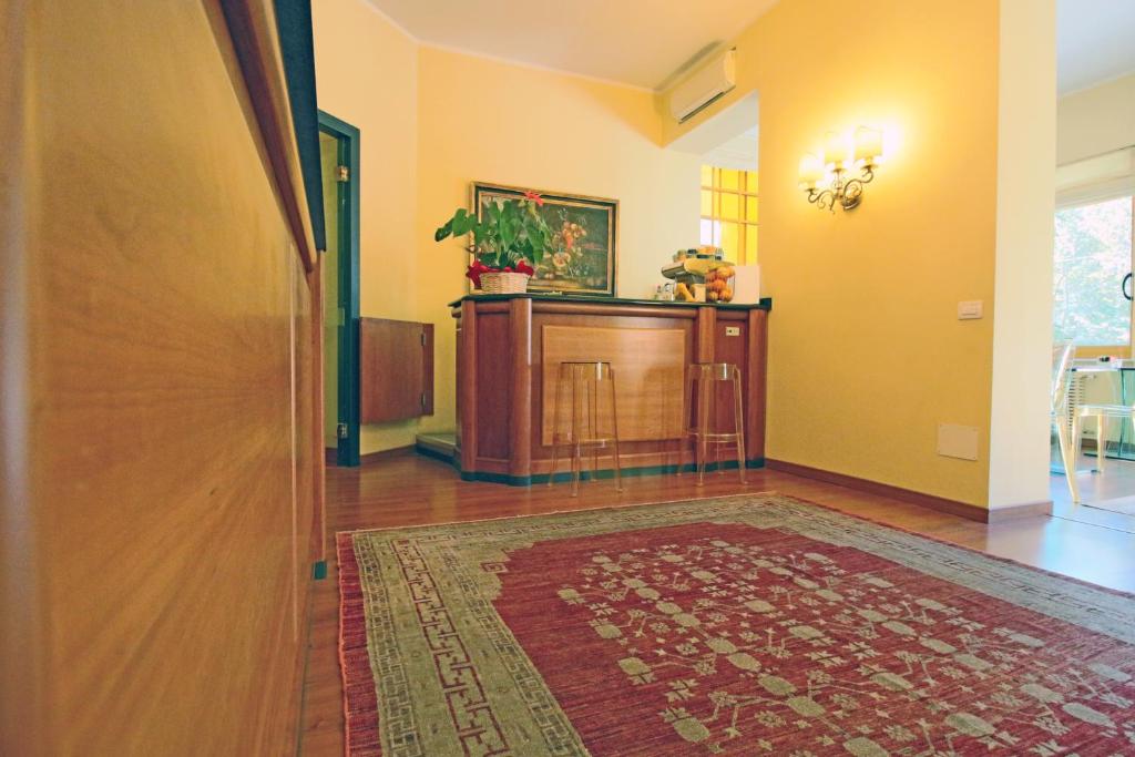 a room with a hallway with a table and a rug at Il Giardino Di Albaro in Genoa