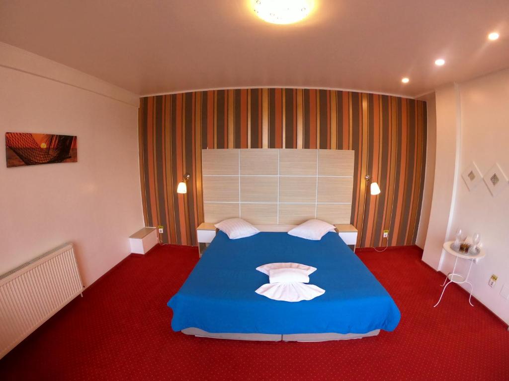 Postel nebo postele na pokoji v ubytování Hotel Mon Caprice