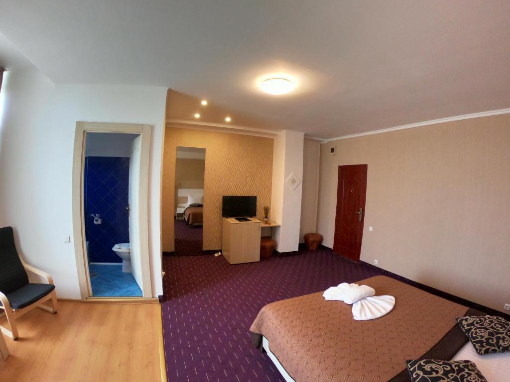 TV a/nebo společenská místnost v ubytování Hotel Mon Caprice