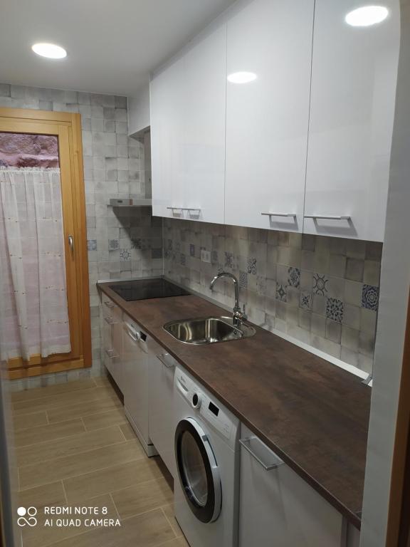 Kuchyň nebo kuchyňský kout v ubytování Apartamentos Alameda