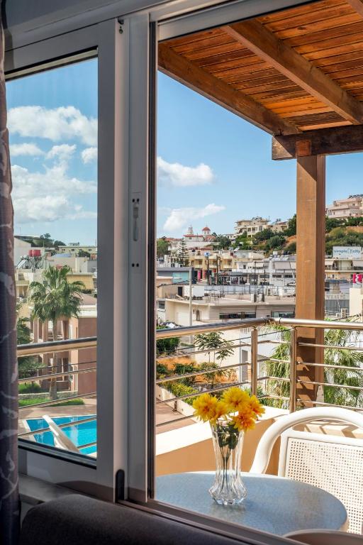 Balkón alebo terasa v ubytovaní Theos Village Apartments