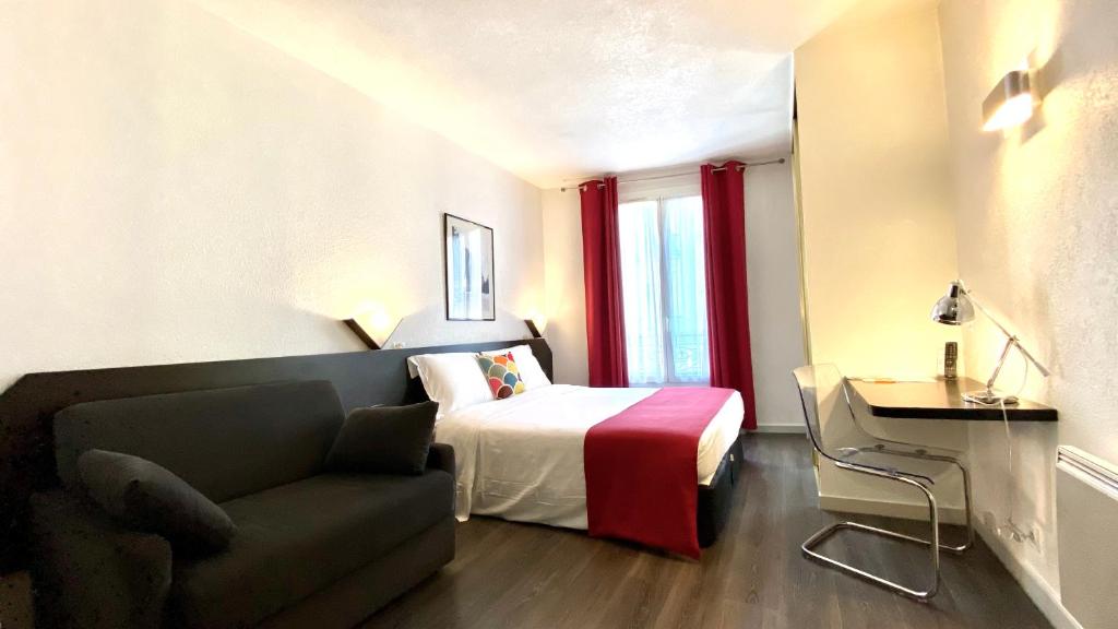 a hotel room with a bed and a couch at Boulogne Résidence Hotel in Boulogne-Billancourt
