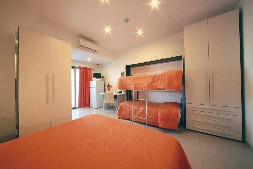 Hotel Incontro - Habitación Familiar (2 Adultos + 2 Niños)