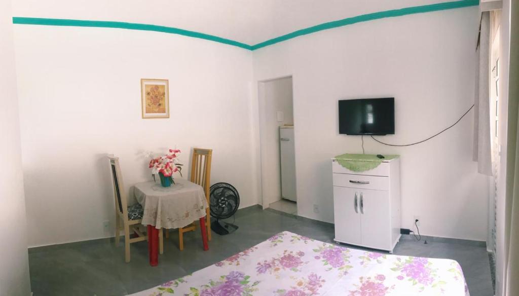  Suíte com cozinha no quintal da casa