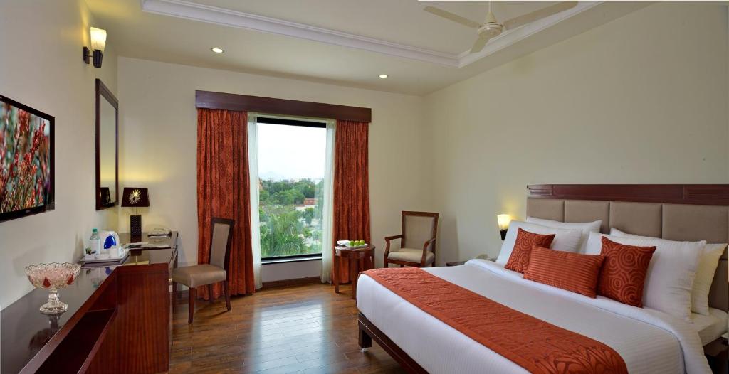 Postel nebo postele na pokoji v ubytování Fortune Select Grand Ridge, Tirupati - Member ITC Hotels' Group