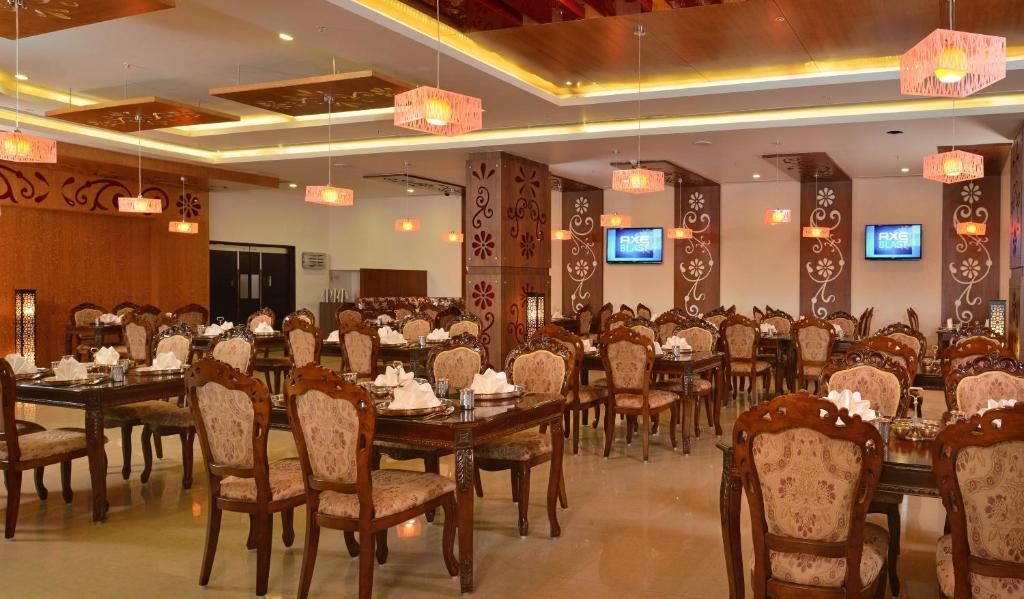 Restaurace v ubytování Fortune Select Grand Ridge, Tirupati - Member ITC Hotels' Group
