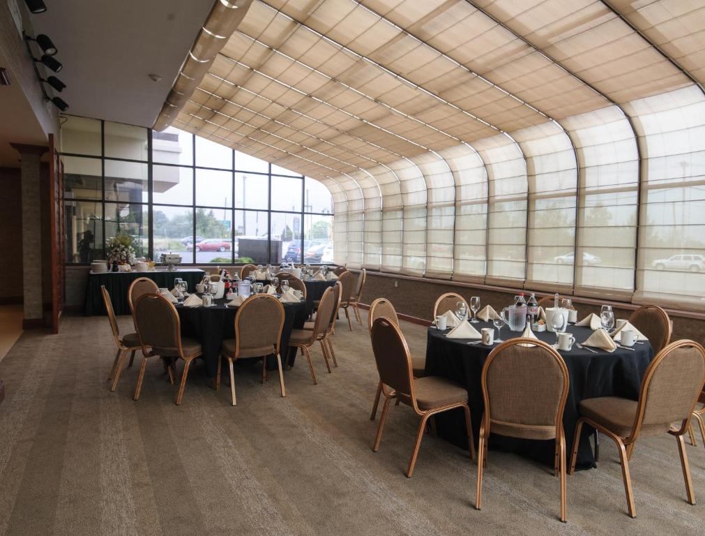 Restaurace v ubytování Holiday Inn Plainview-Long Island by IHG