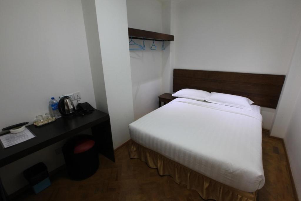 Ein Bett oder Betten in einem Zimmer der Unterkunft Yangon Regency Hotel