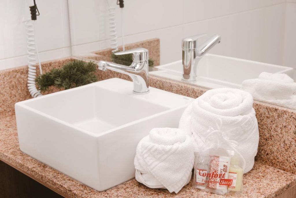  Confort Fronteira Hotel