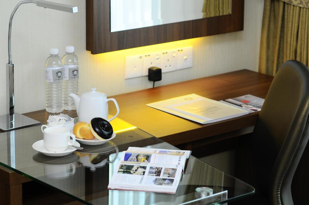 Příslušenství pro přípravu čaje a kávy v ubytování The Katerina Hotel
