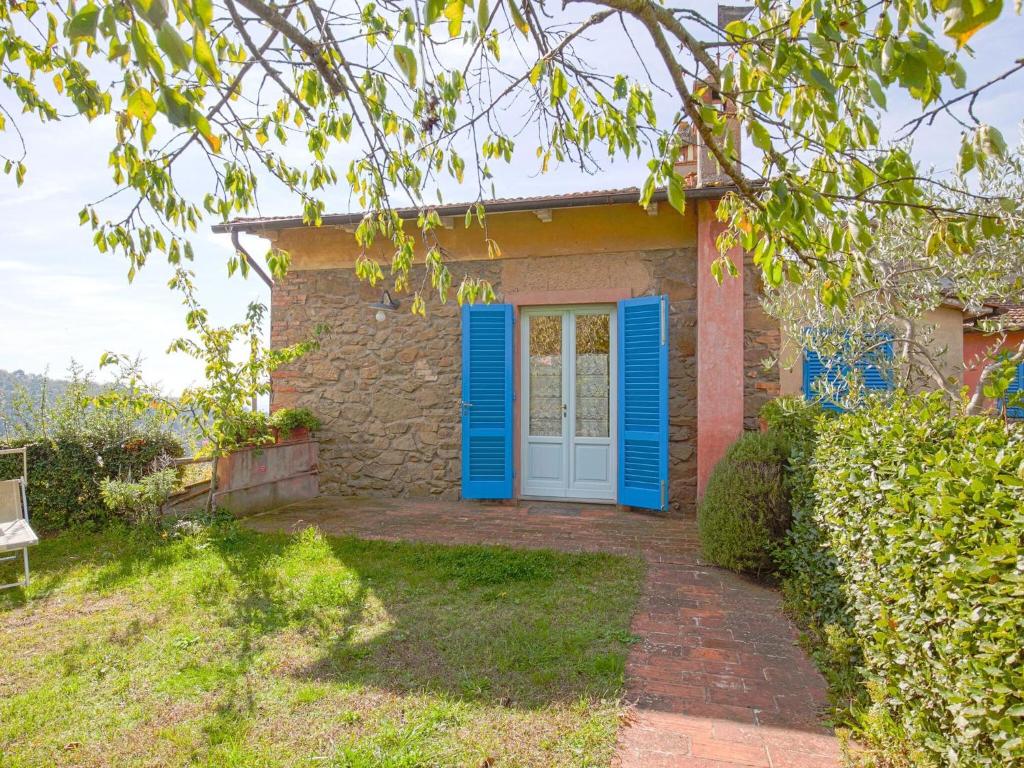 Colourful Apartment in Lamporecchio Tuscany with play Area