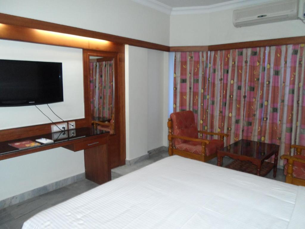 TV a/nebo společenská místnost v ubytování Hotel PLR Grand