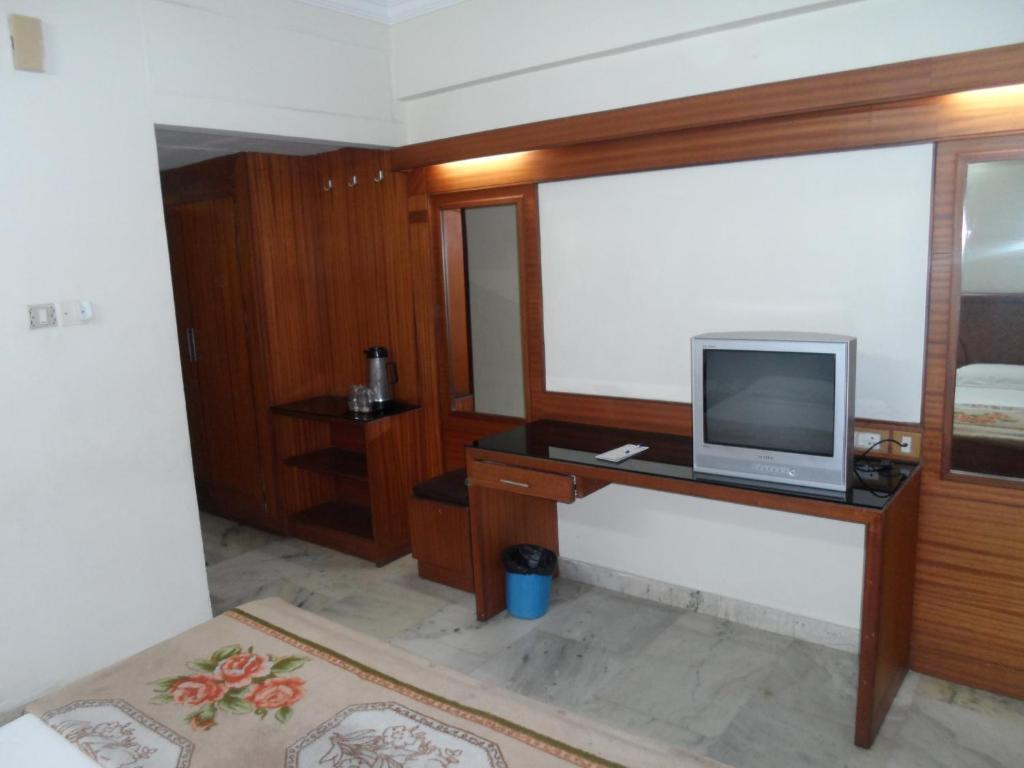 TV a/nebo společenská místnost v ubytování Hotel PLR Grand