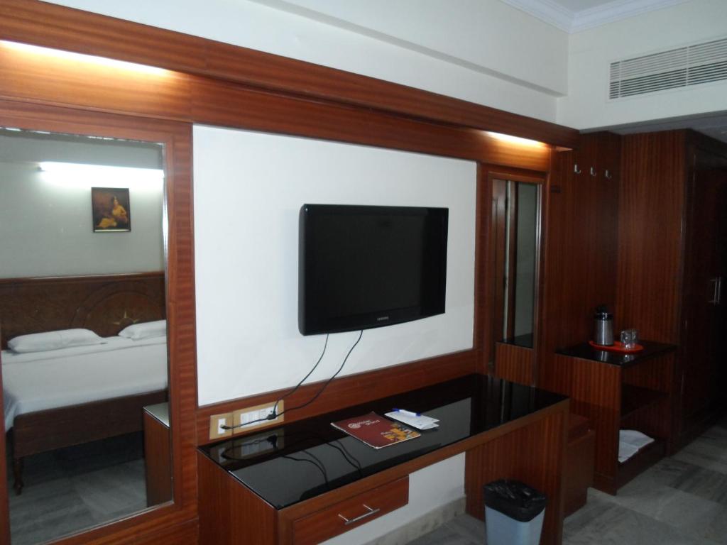 TV a/nebo společenská místnost v ubytování Hotel PLR Grand