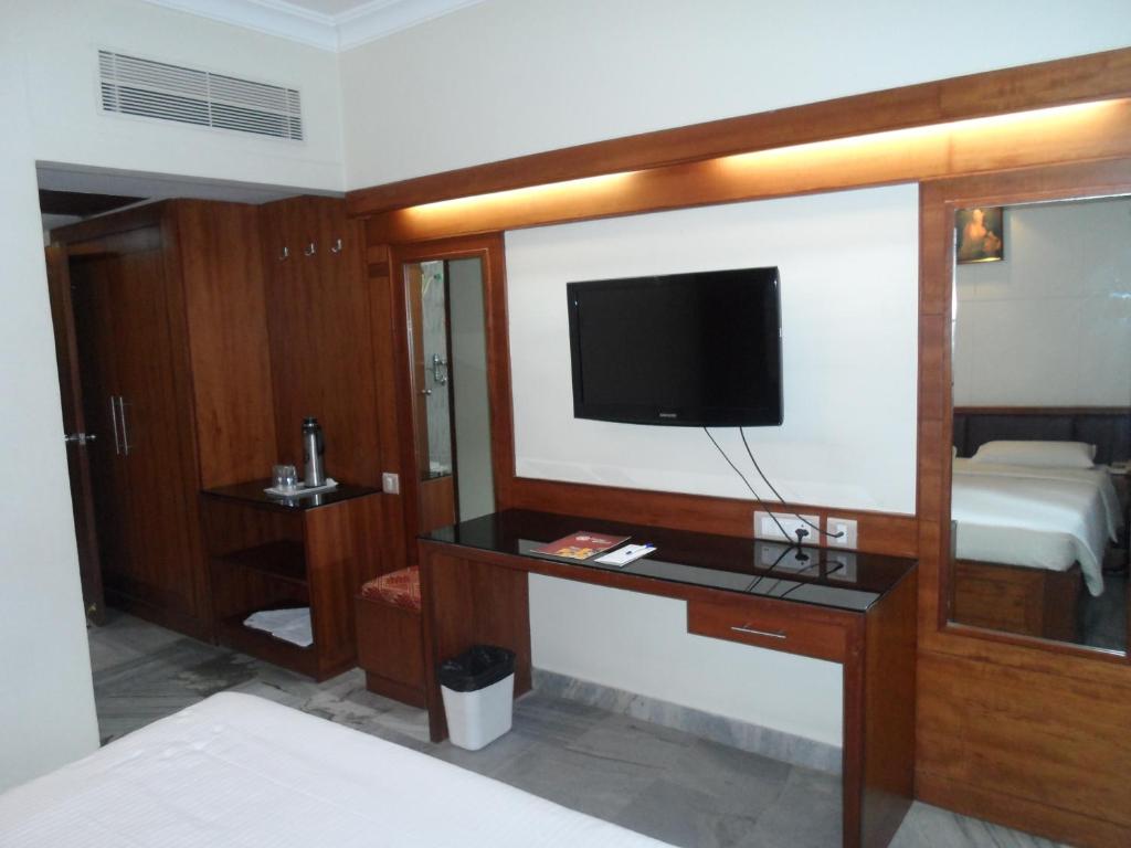 TV a/nebo společenská místnost v ubytování Hotel PLR Grand
