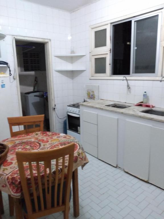  Apartamento localizado no porto da barra próximo ao mar