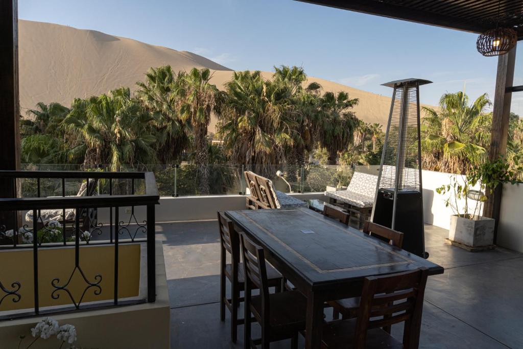 Balkón nebo terasa v ubytování Desert Nights Hostel