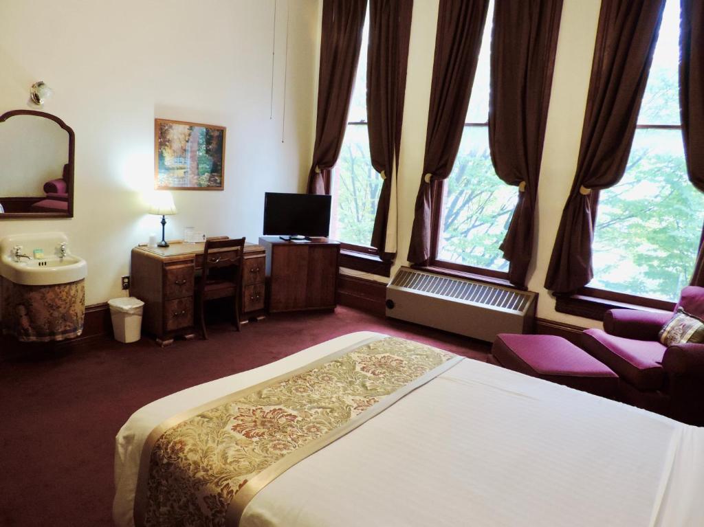The Monarch Hotel - Chambre Lit Queen-Size Standard - Pas D'Animaux