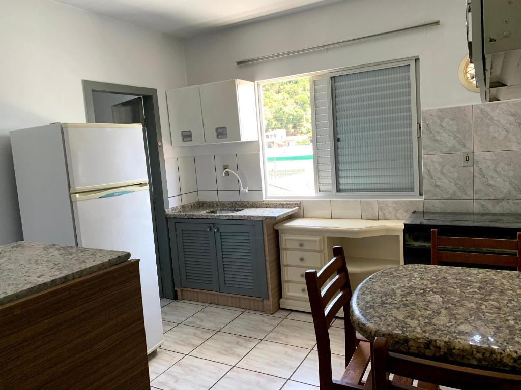  Apto Bairro das Nações - 13 Min. Praia