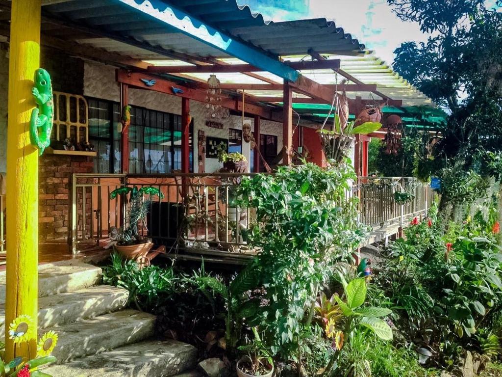 a house with a fence and some plants at Casa finca El Girasol in Guayabal de Síquima