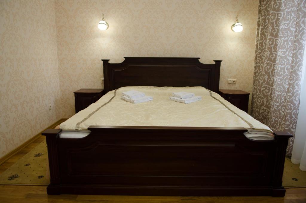 Postel nebo postele na pokoji v ubytování Naftusya Hotel
