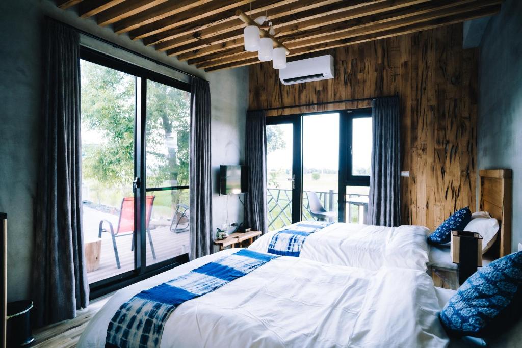 Postel nebo postele na pokoji v ubytování 似禾苑民宿 Siheyuan Homestay