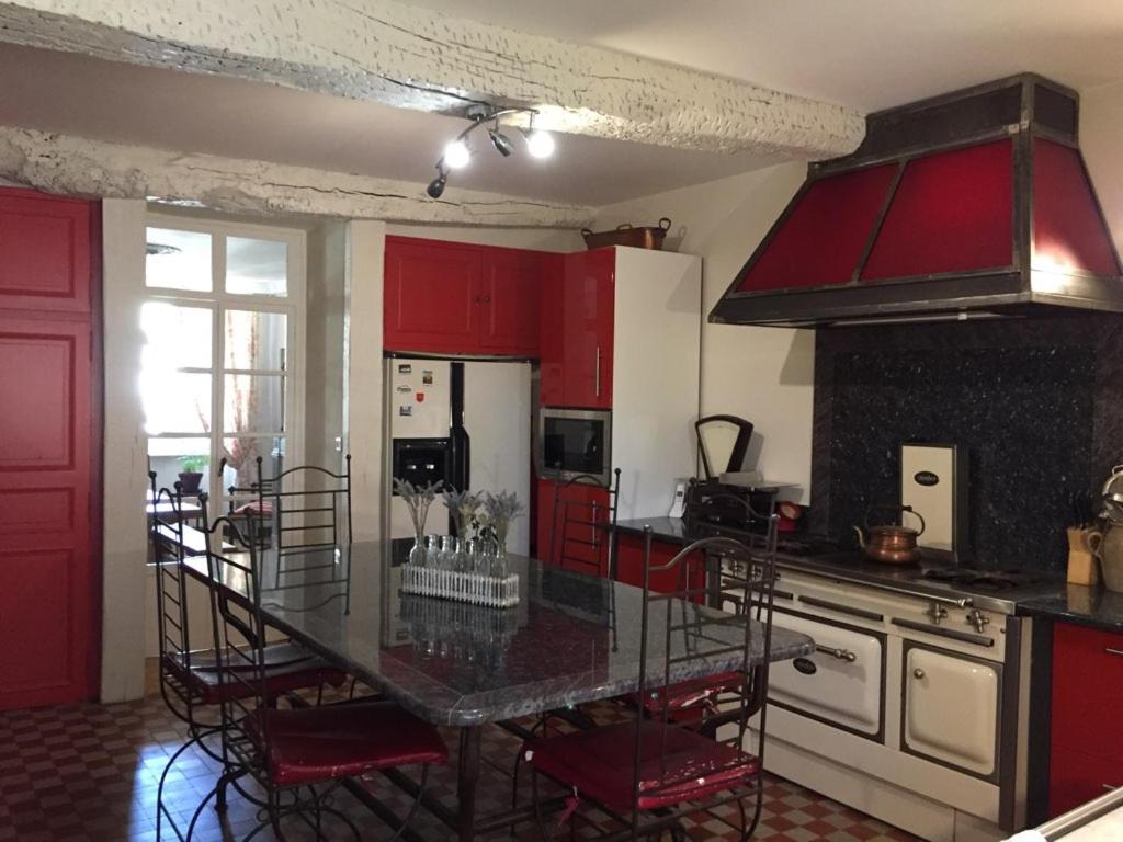 Kuchyň nebo kuchyňský kout v ubytování B&B La Boal