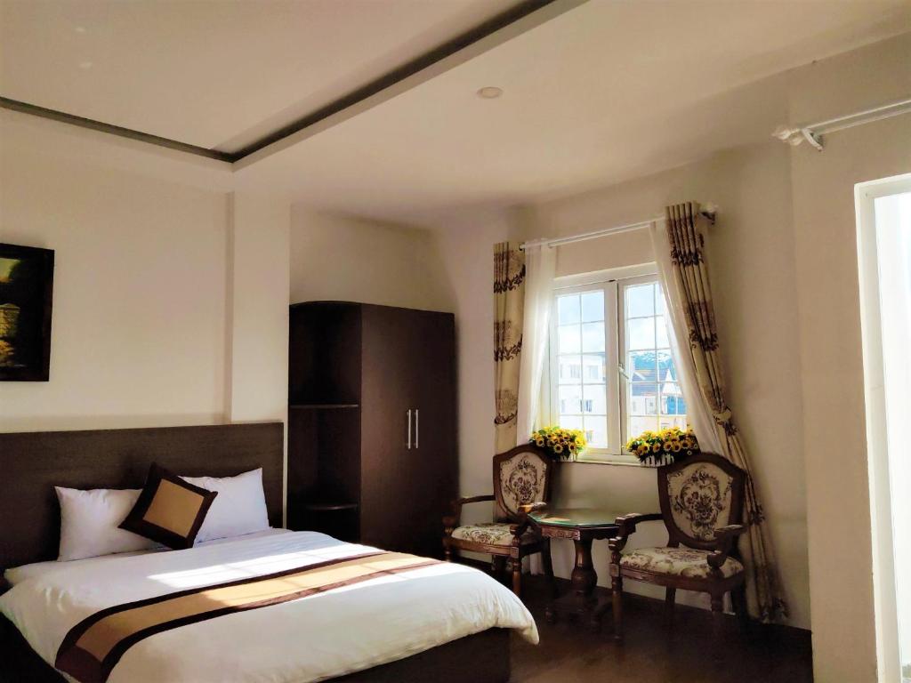 Giường trong phòng chung tại New Hampton Suits-Tam Xuan Centre Hotel