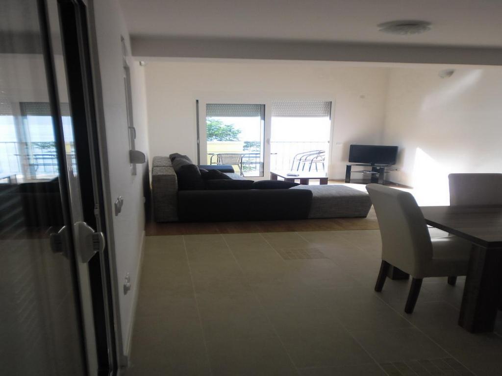 TV a/nebo společenská místnost v ubytování Apartment Ivanišević 2