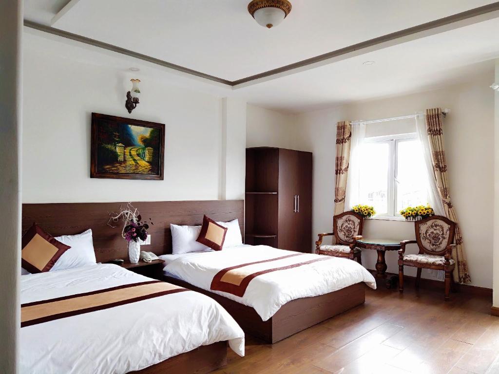 Giường trong phòng chung tại New Hampton Suits-Tam Xuan Centre Hotel