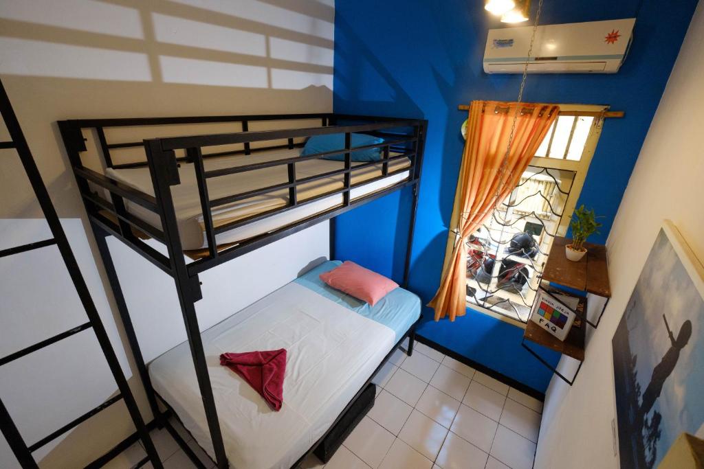 Giường trong phòng chung tại ViaVia Guesthouse