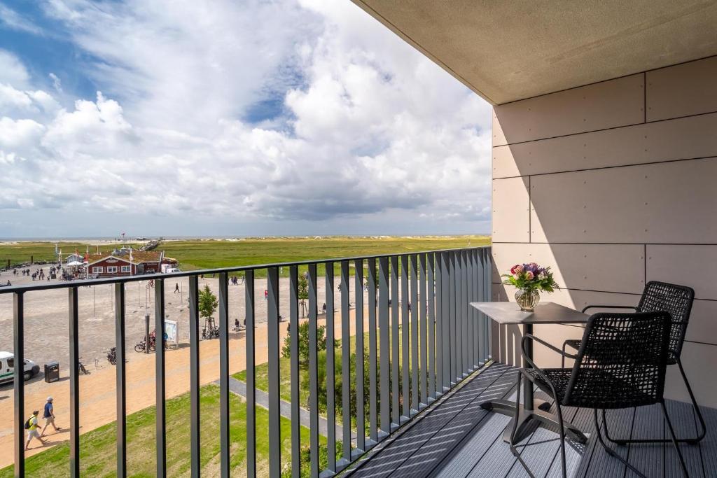 ambassador hotel & spa - Deluxe Double Room With Balcony And Sea View