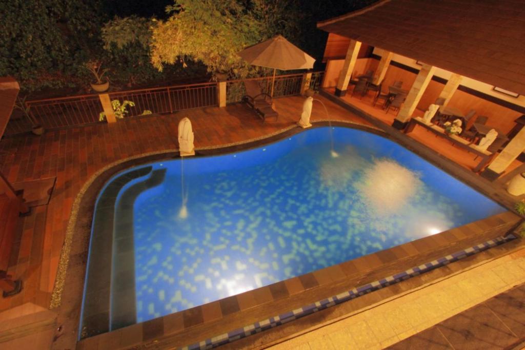 an overhead view of a swimming pool at night at Hotel Puri Nusa Indah in Denpasar