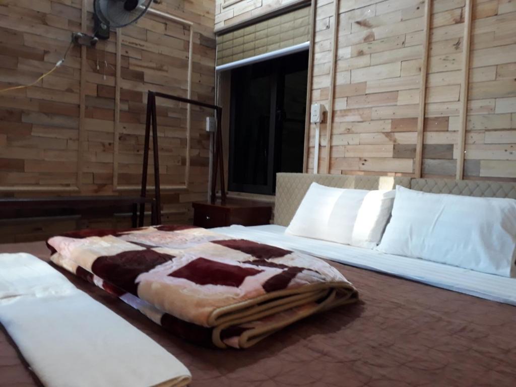 Postel nebo postele na pokoji v ubytování Ha Giang Creekside Homestay and Tours