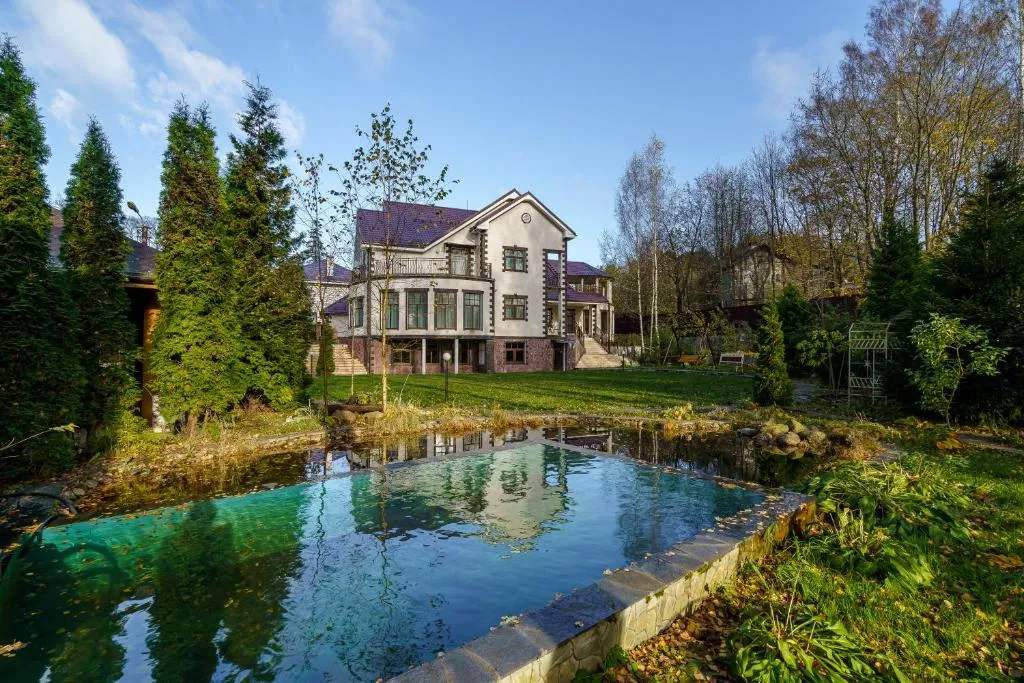 Three-storey cottage with a swimming pool, Hamam, bath and other services., Kudrovo, Russia