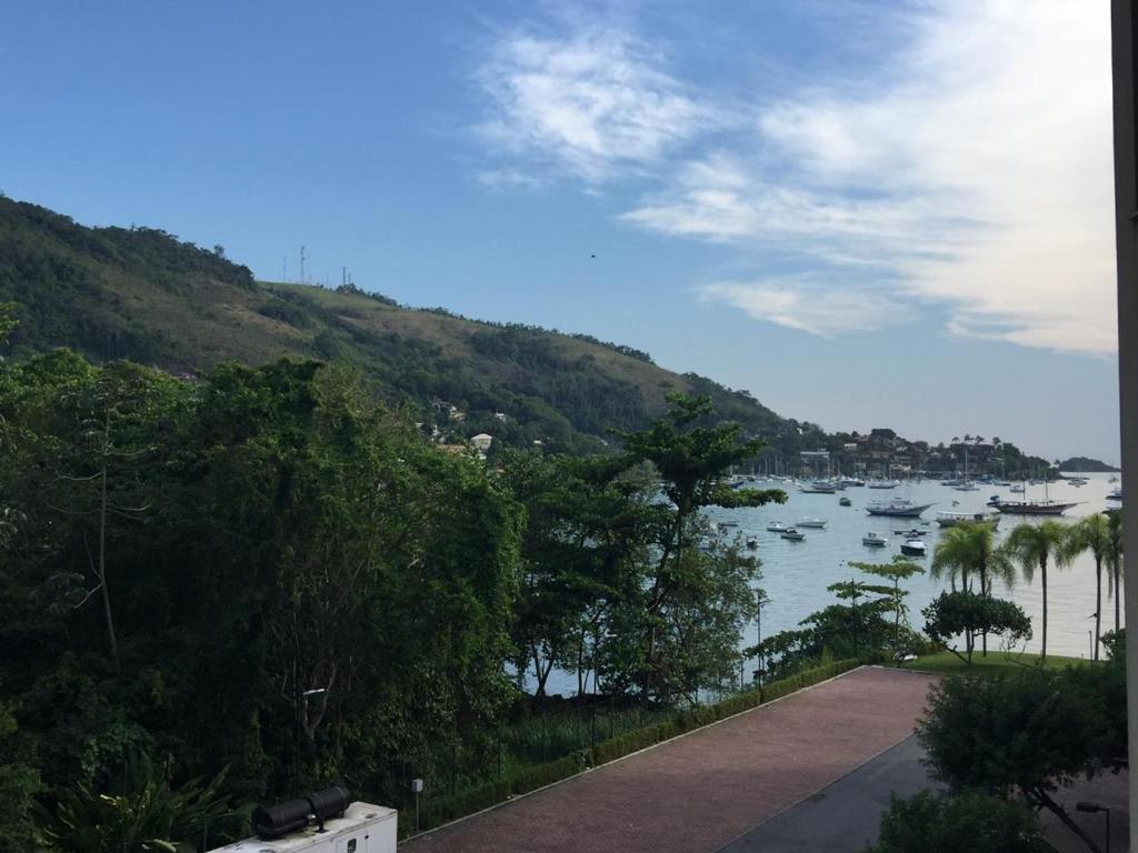  Angra dos Reis - Apartamentos com Vista para o mar OU para piscina Condomínio Porto Bali