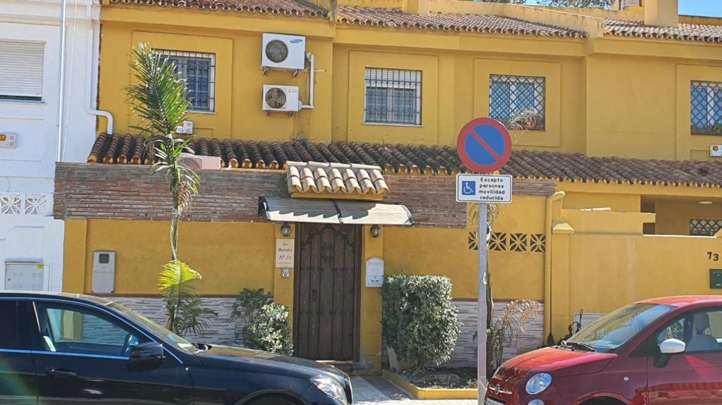 a street sign on the side of a building at La Baraka de Guadalmar B&B in Málaga