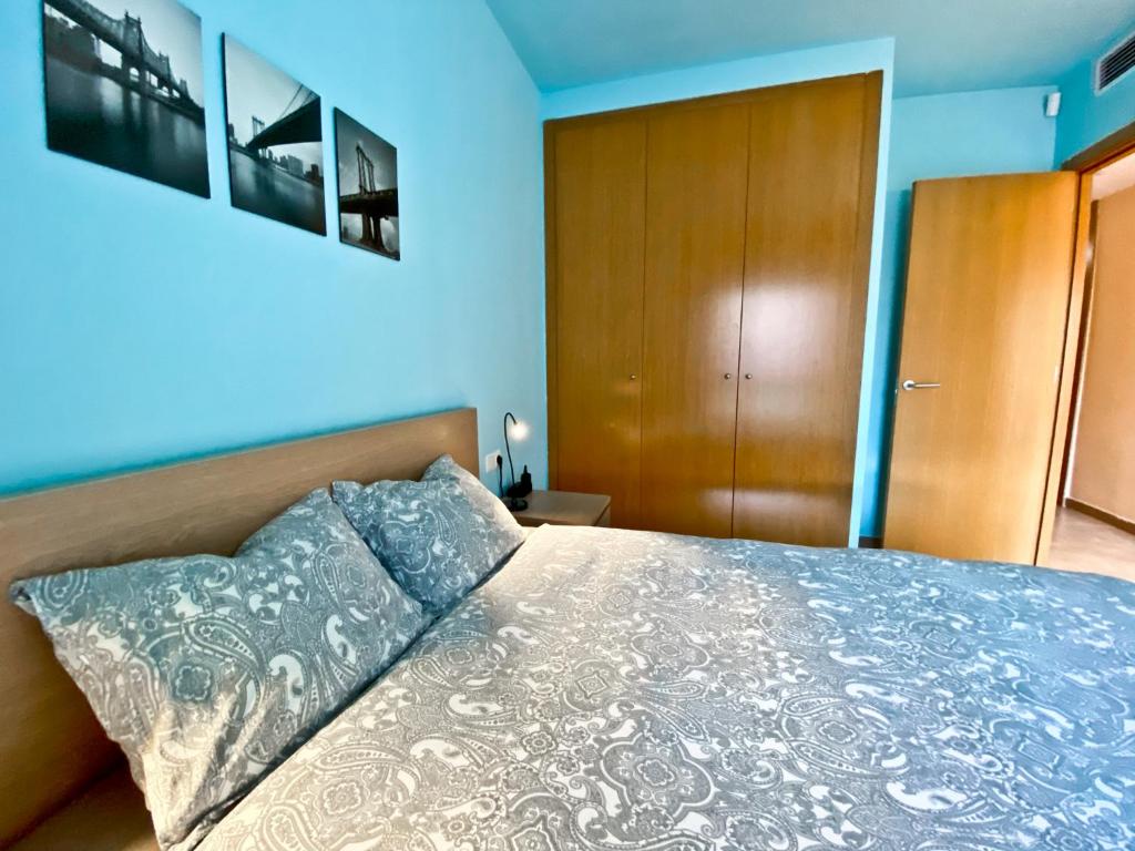 Postel nebo postele na pokoji v ubytování Urban Manresa-City center apartment with balcony
