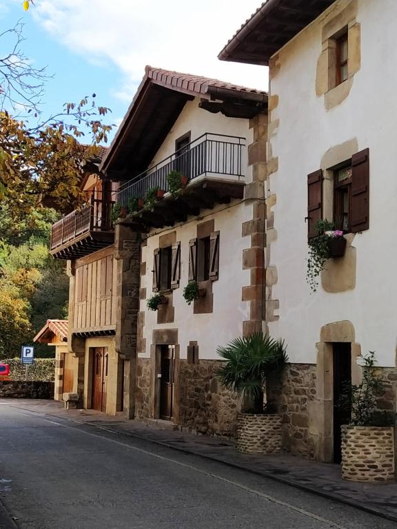 Mizkerrenea - Housity