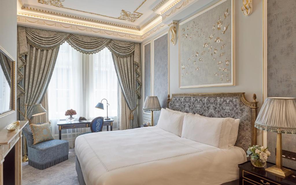 Claridge's Hotel: 5-Star Luxury in the Heart of Mayfair