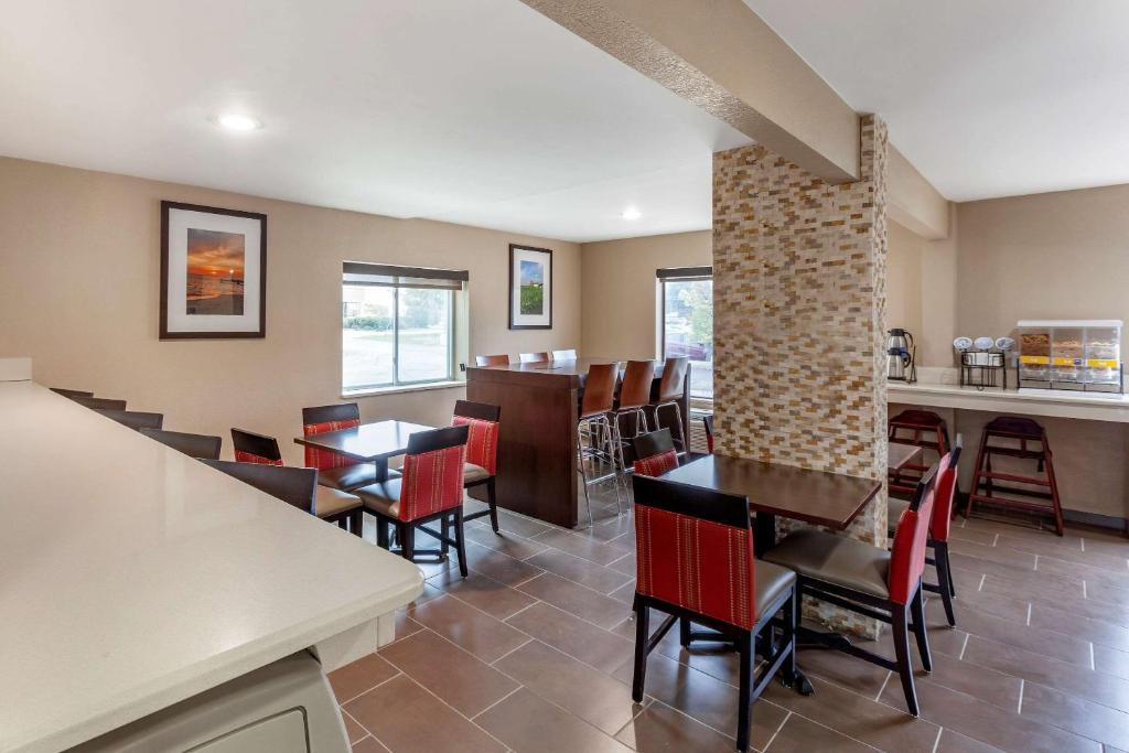 Clarion Pointe Racine - Mount Pleasant photo
