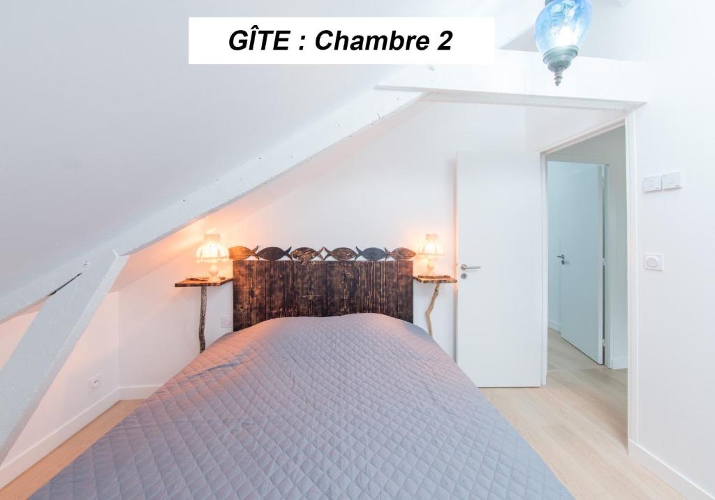 Postel nebo postele na pokoji v ubytování chambre d'hôte et gîte du jardin des corsaires