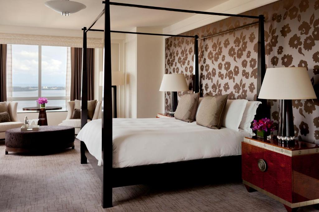 Postel nebo postele na pokoji v ubytování Four Seasons Hotel Miami