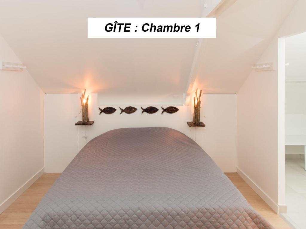 Postel nebo postele na pokoji v ubytování chambre d'hôte et gîte du jardin des corsaires